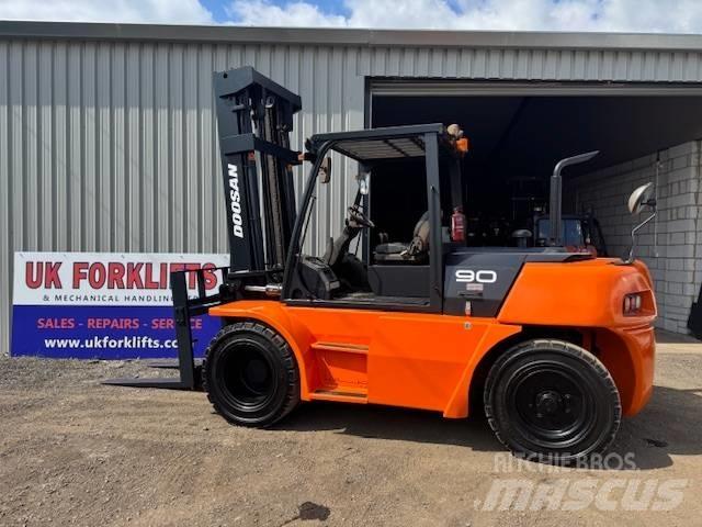 Doosan D 90 S-5 Дизелови камиони