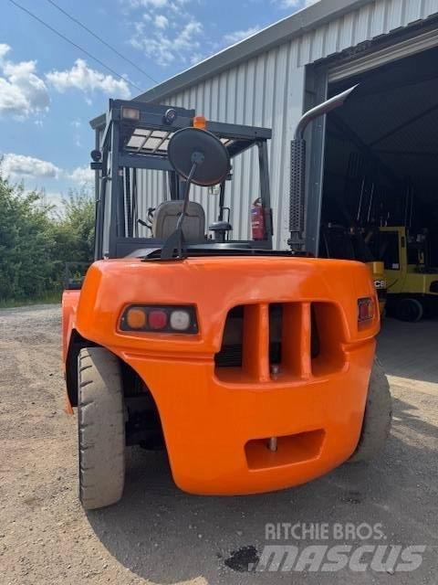 Doosan D 90 S-5 Дизелови камиони