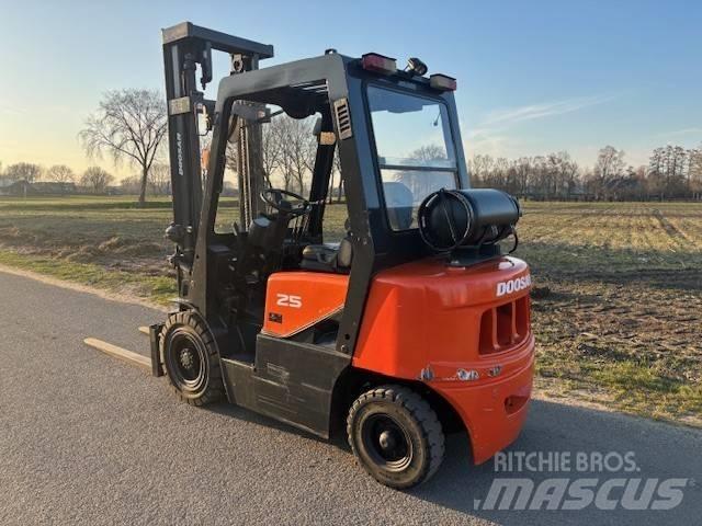 Doosan G 25 G Камиони с АГУ