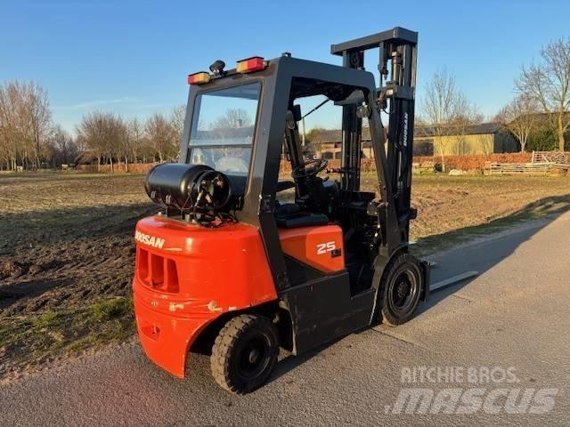Doosan G 25 G Камиони с АГУ