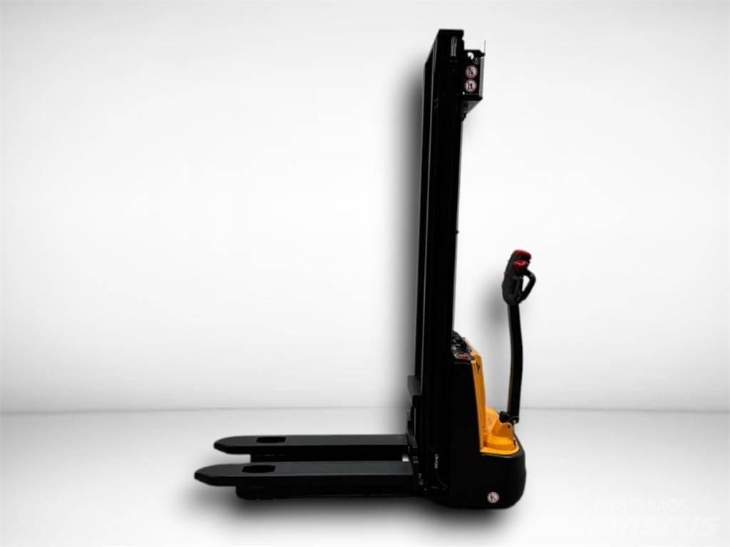  ESA121 2S360 Колички високоповдигачи с теглич