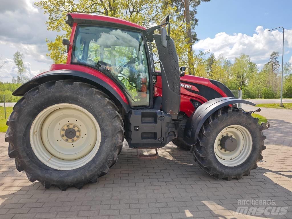 Valtra T 214 D Трактори