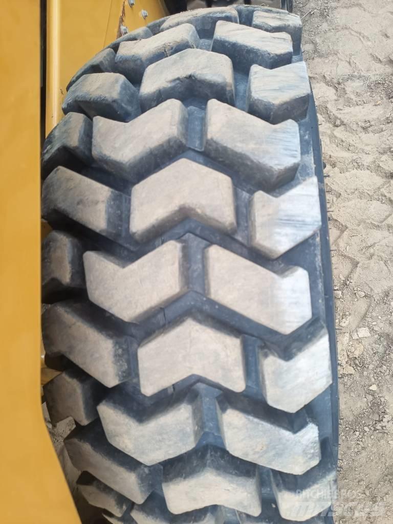 CAT 262 D XPS Мини товарачи
