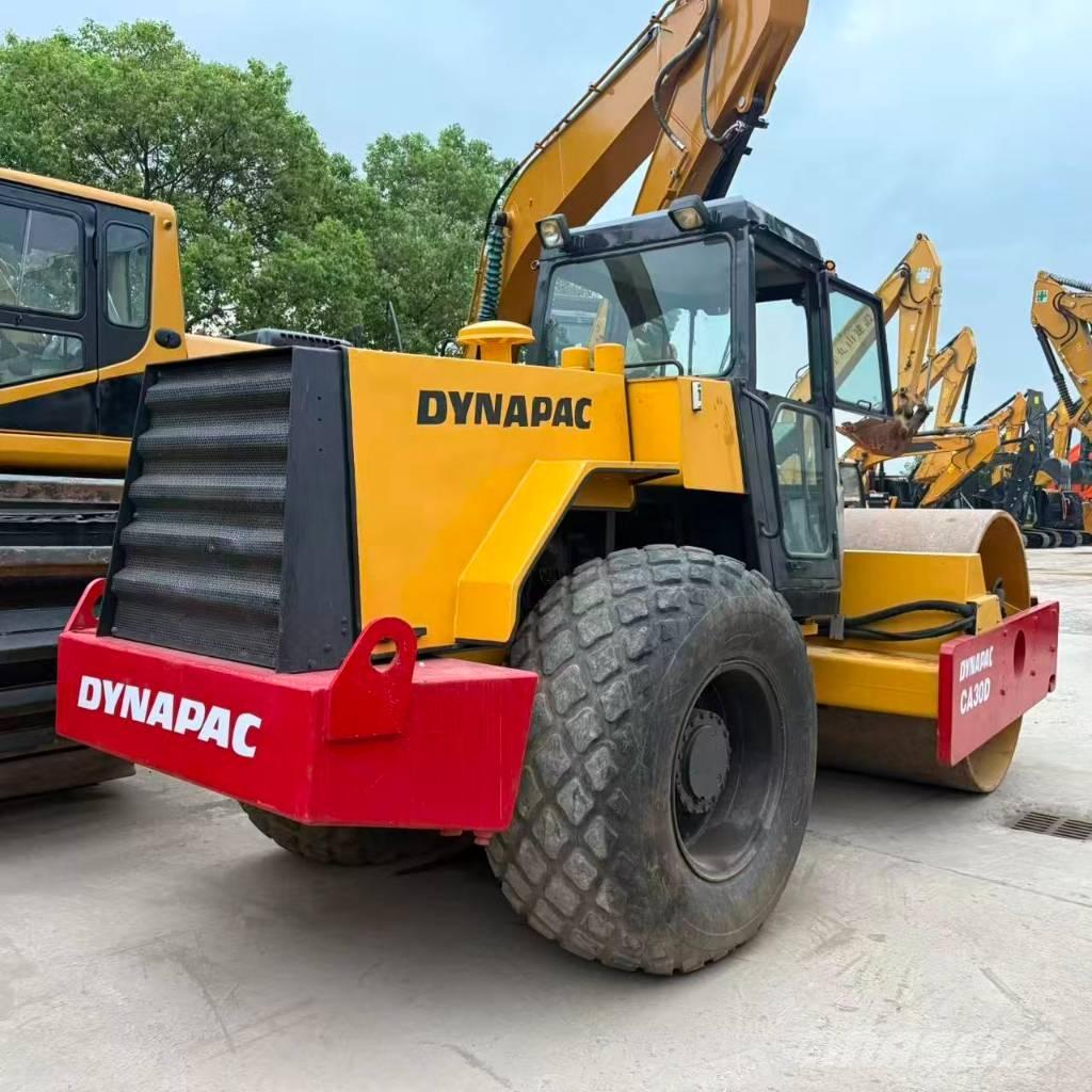 Dynapac CA 30 D Еднобарабанни ролки
