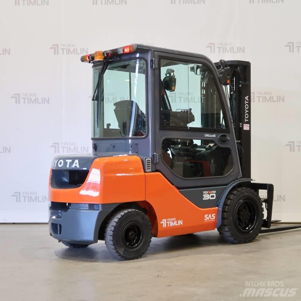 Toyota 02-8FDF30 Дизелови камиони