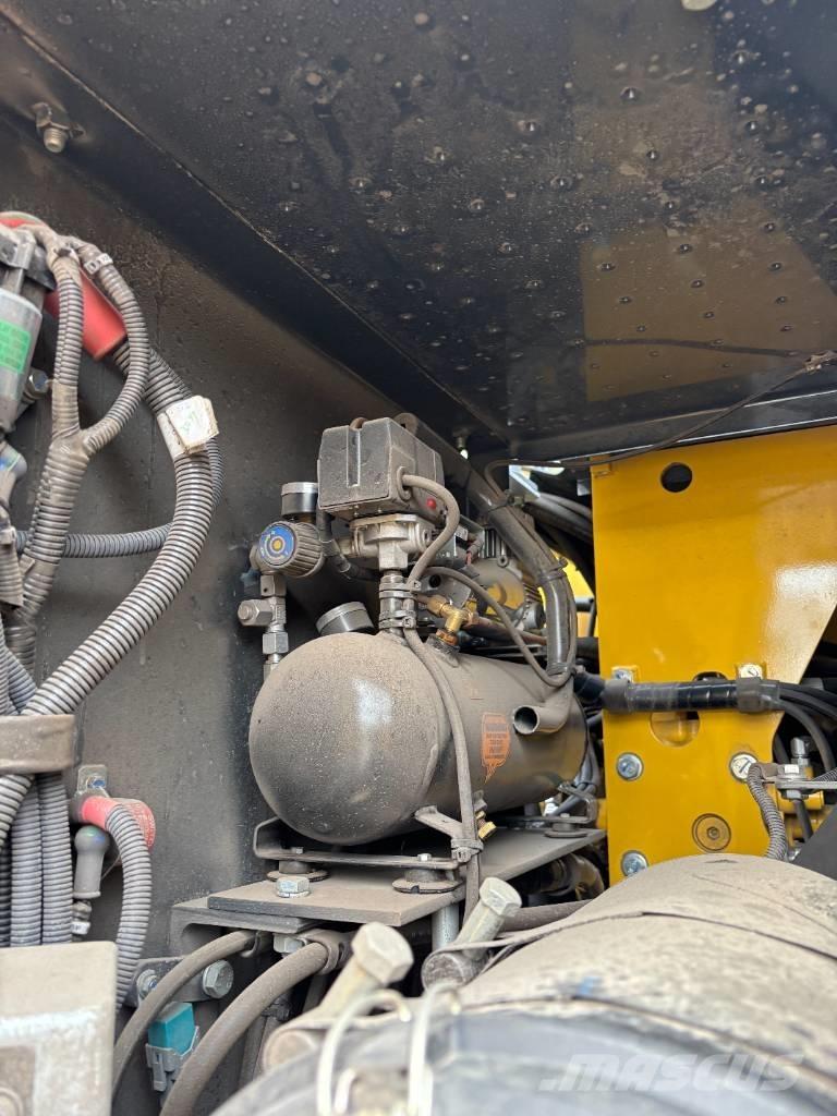 Komatsu PW180-11 Колесни екскаватори