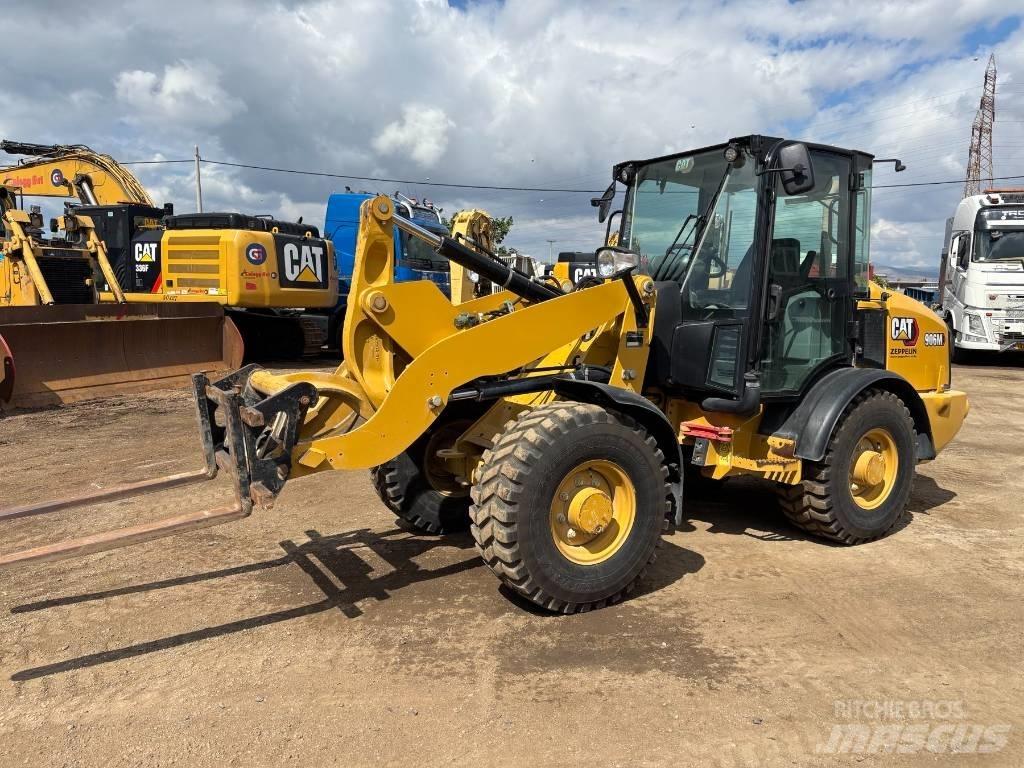 CAT 906 M Колесни товарачи