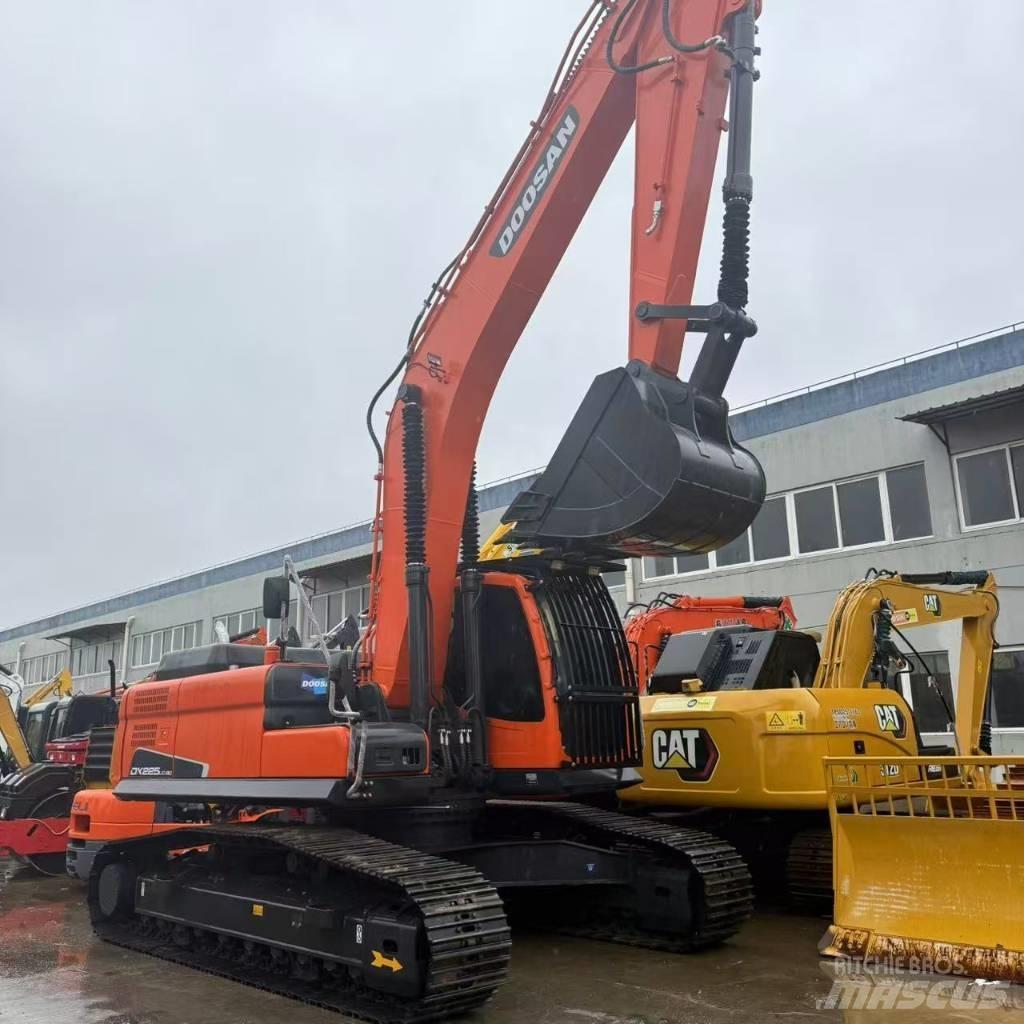 Doosan DX225LC-9C Средни екскаватори 7т - 12т