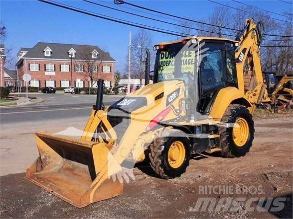 CAT 420F2 Товарач със заден ексватор