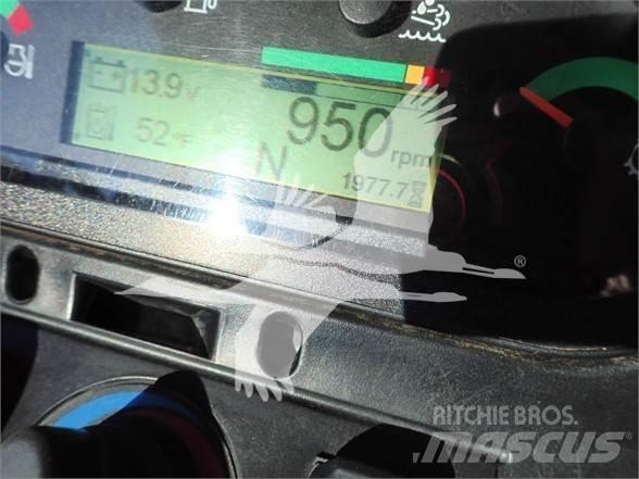 CAT 420F2 Товарач със заден ексватор