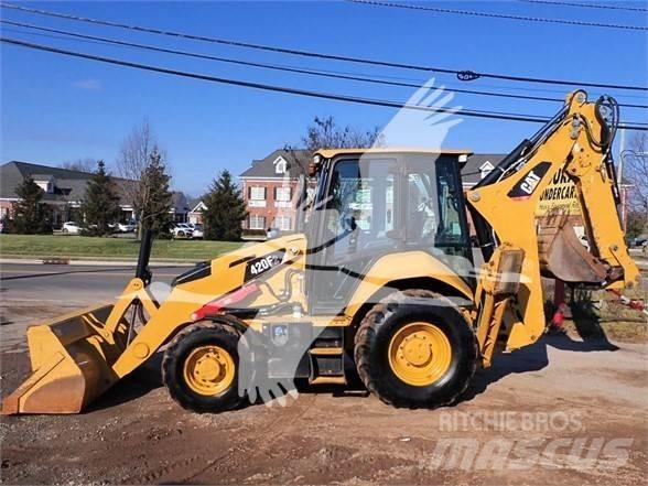 CAT 420F2 Товарач със заден ексватор