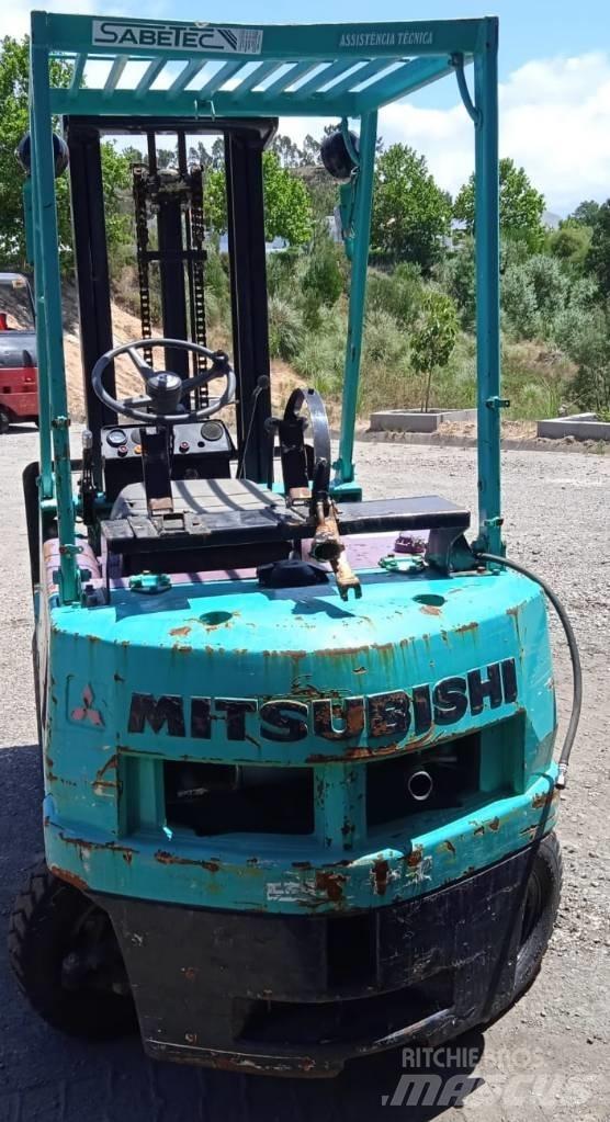 Mitsubishi FG15 Камиони с АГУ