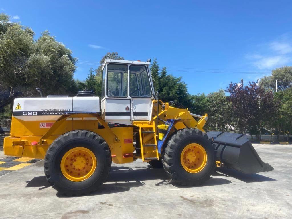 International 520A Колесни товарачи