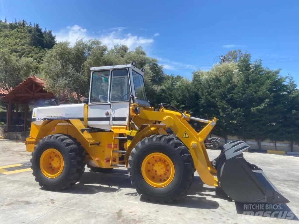 International 520A Колесни товарачи