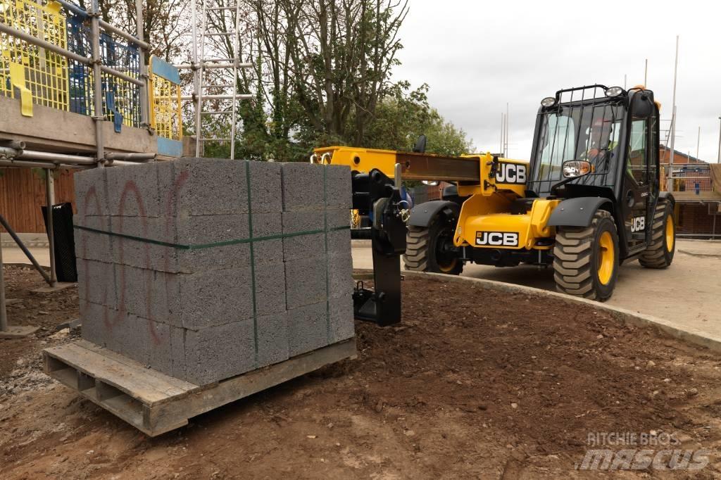JCB 525-60 Телескопични товарачи
