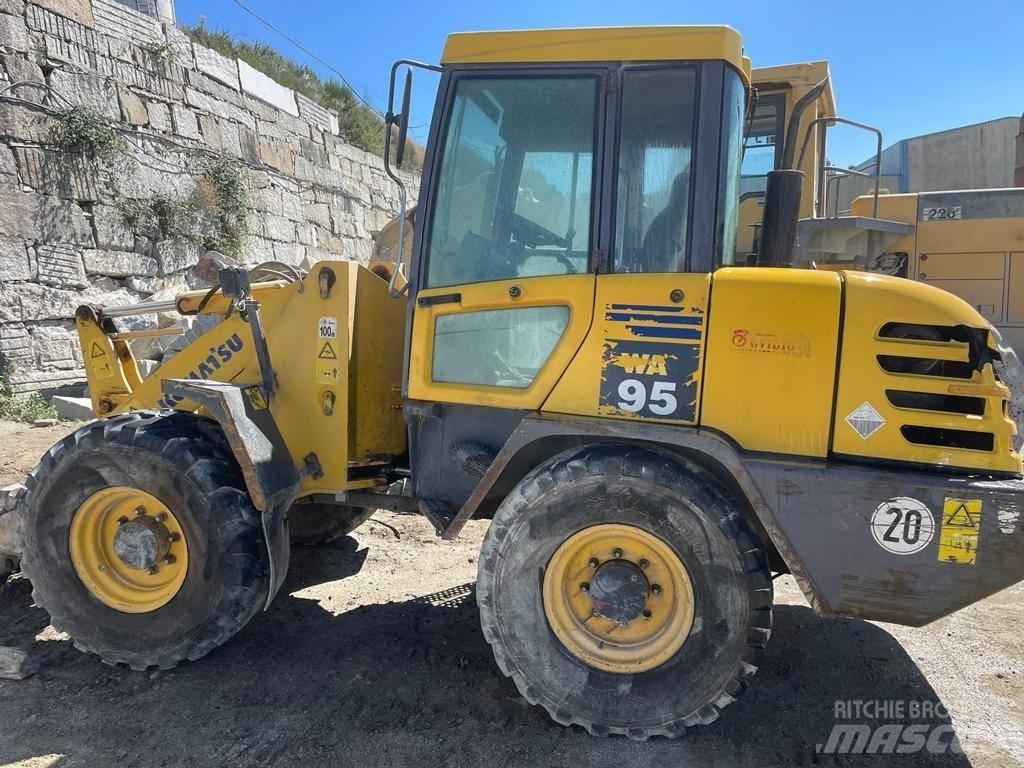 Komatsu WA95-3 Колесни товарачи