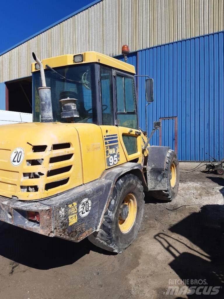 Komatsu WA95-3 Колесни товарачи