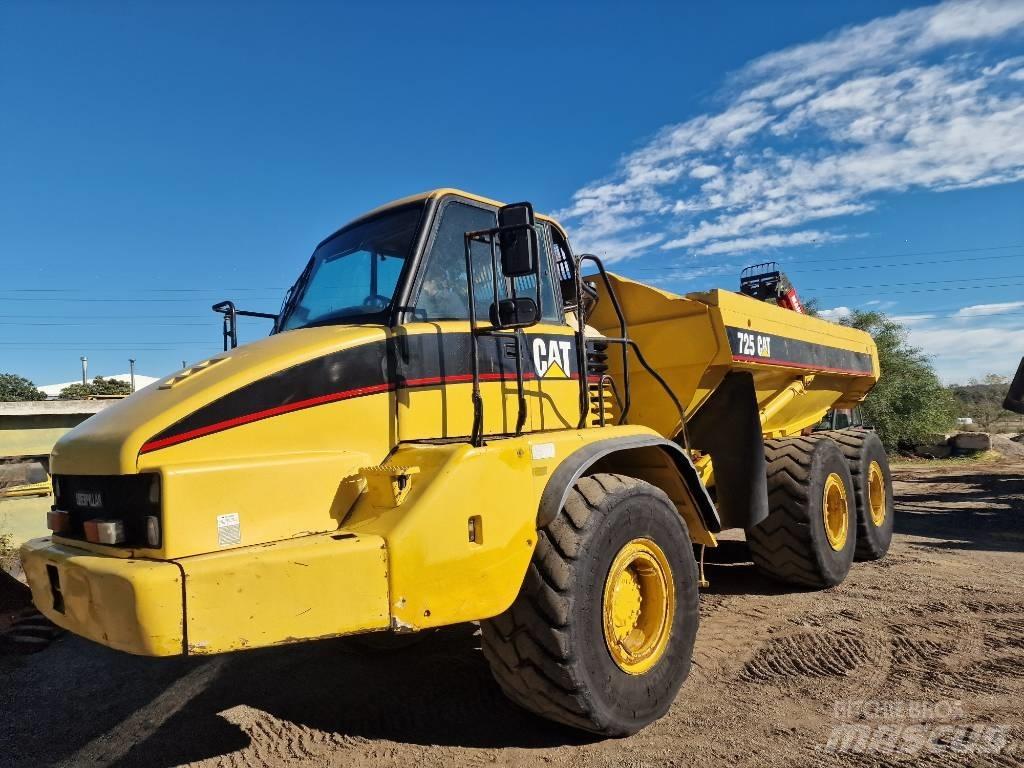 CAT 725 Дъмпери/моторни превозни средства