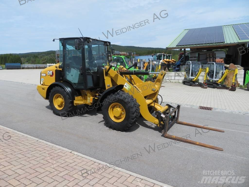 CAT 906M Колесни товарачи