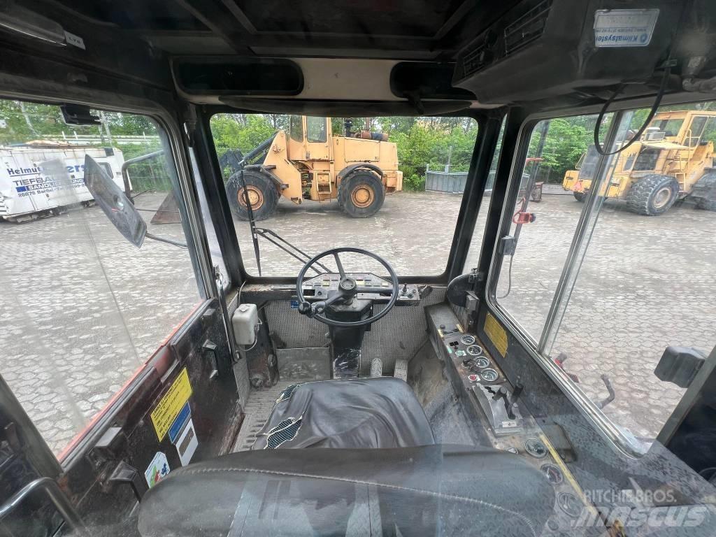 Bollnäs BT25T Терминални трактори