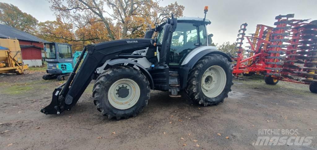 Valtra T 234 Versu Трактори