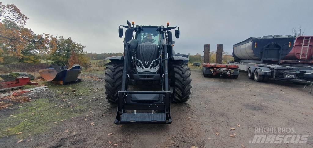 Valtra T 234 Versu Трактори