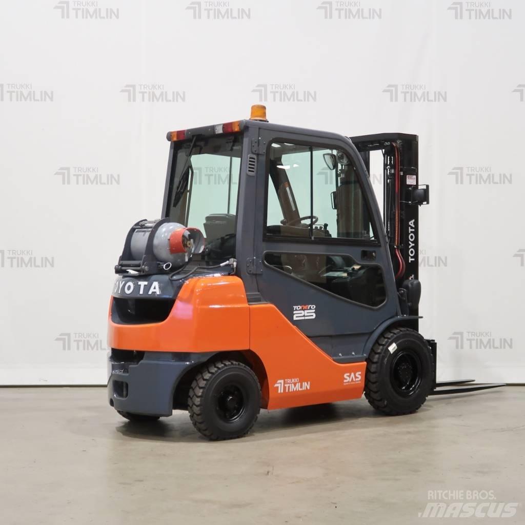 Toyota 02-8FGF25 Камиони с АГУ