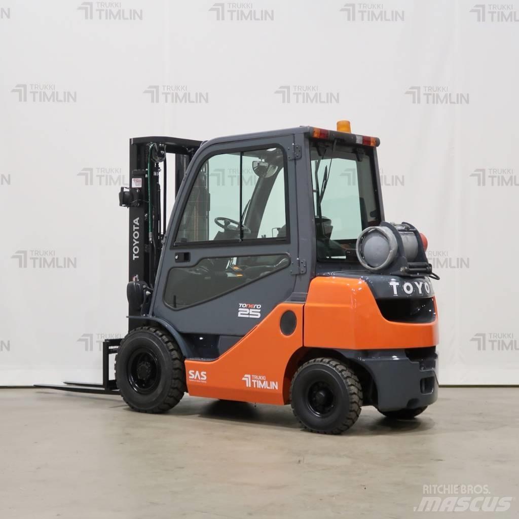 Toyota 02-8FGF25 Камиони с АГУ