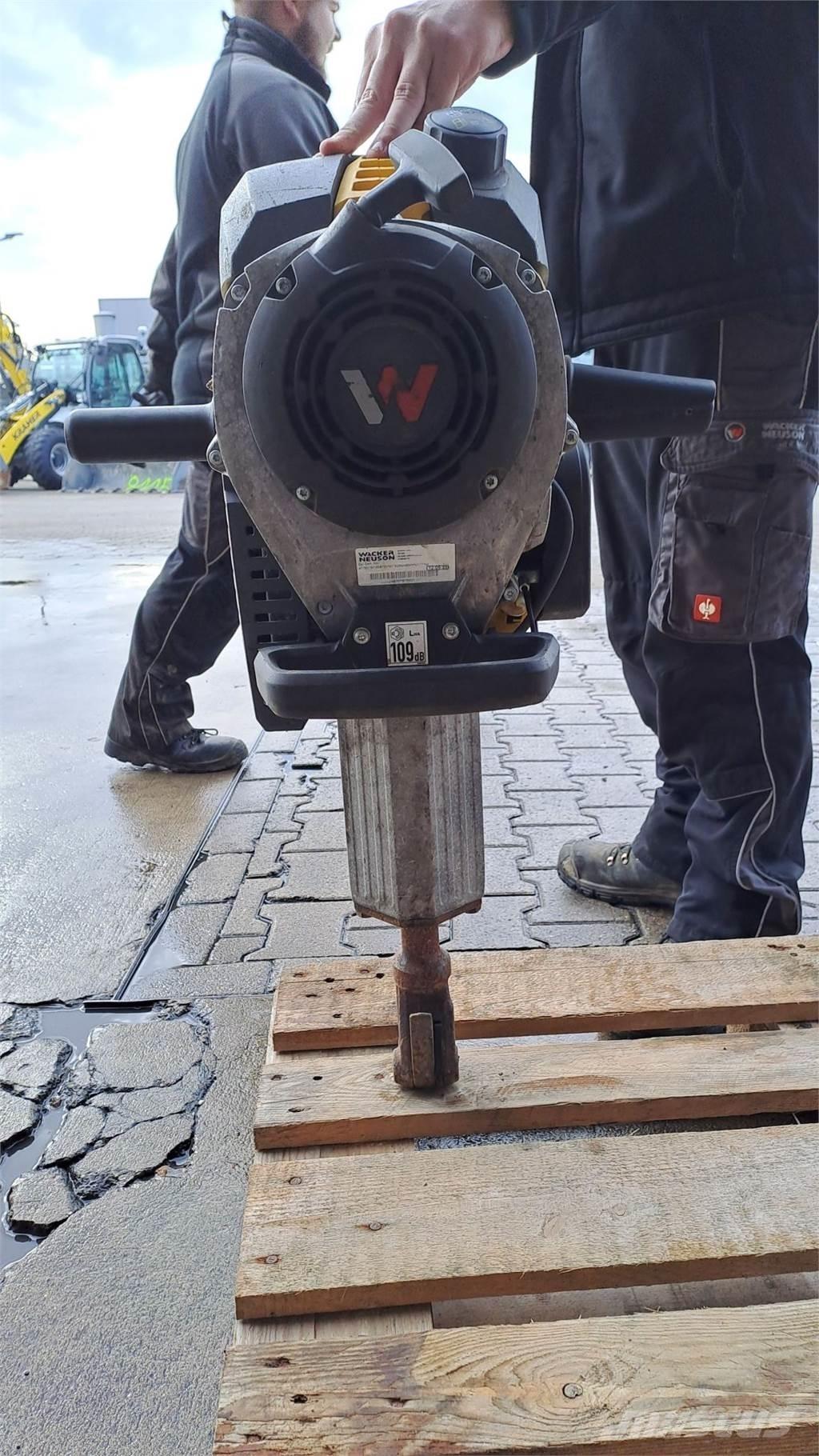 Wacker Neuson BH55 Пробки