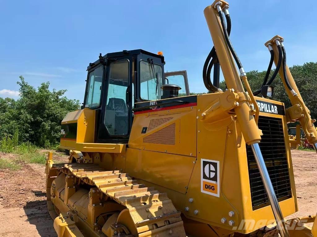 CAT D6G Верижни булдозери
