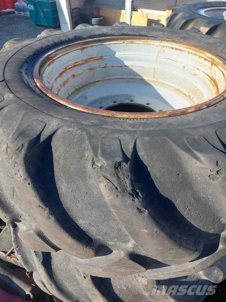 Komatsu 901 Гуми