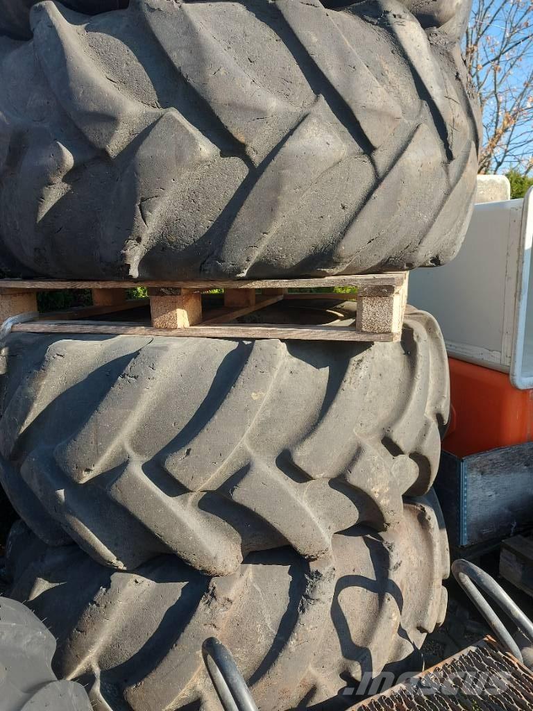 Komatsu 901 Гуми