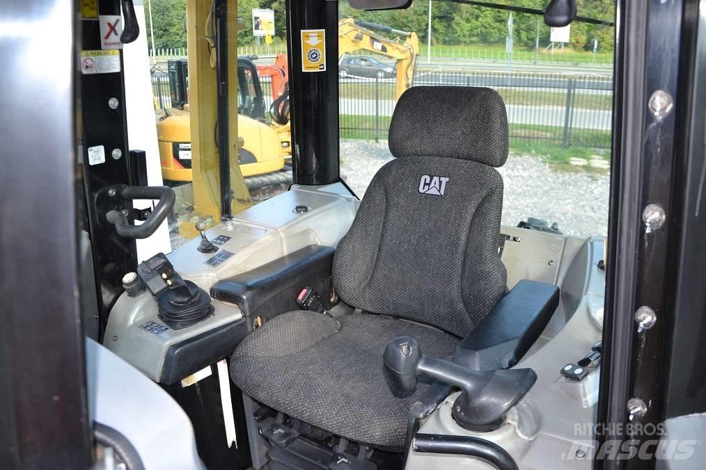 CAT D 6 N LGP Верижни булдозери
