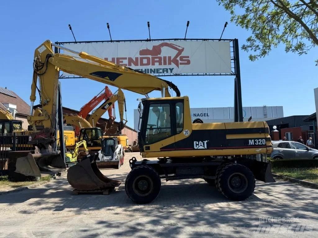 CAT M320 2001 Колесни екскаватори