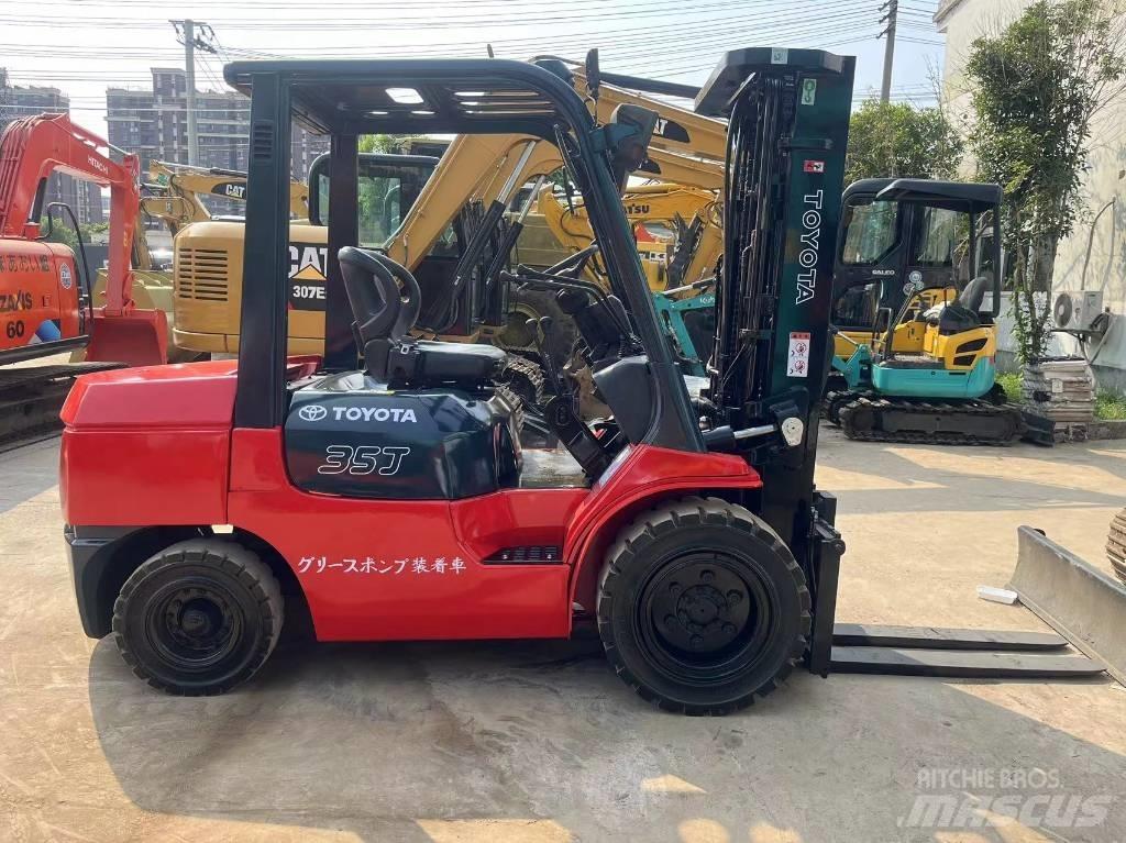 Toyota FD 35 Дизелови камиони