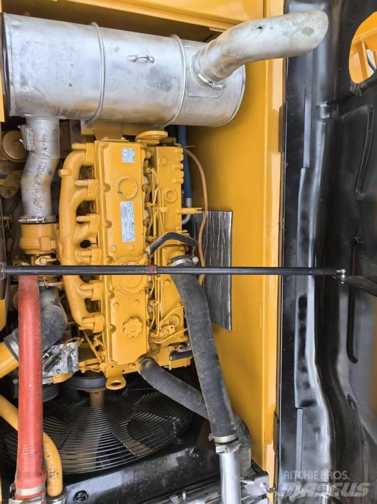  CATERPILLR 320d2 Средни екскаватори 7т - 12т