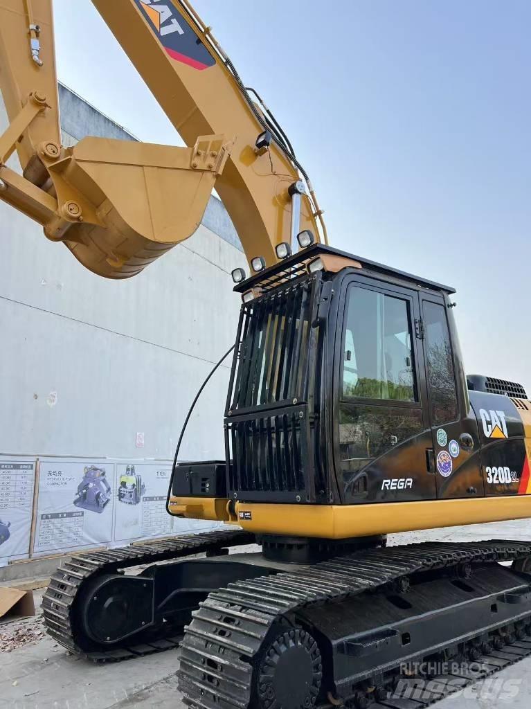  CATERPILLR 320d2 Средни екскаватори 7т - 12т