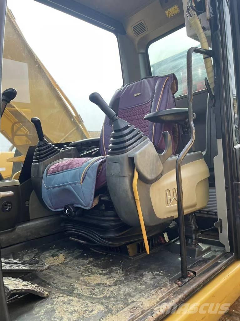 CAT 320d Верижен екскаватор