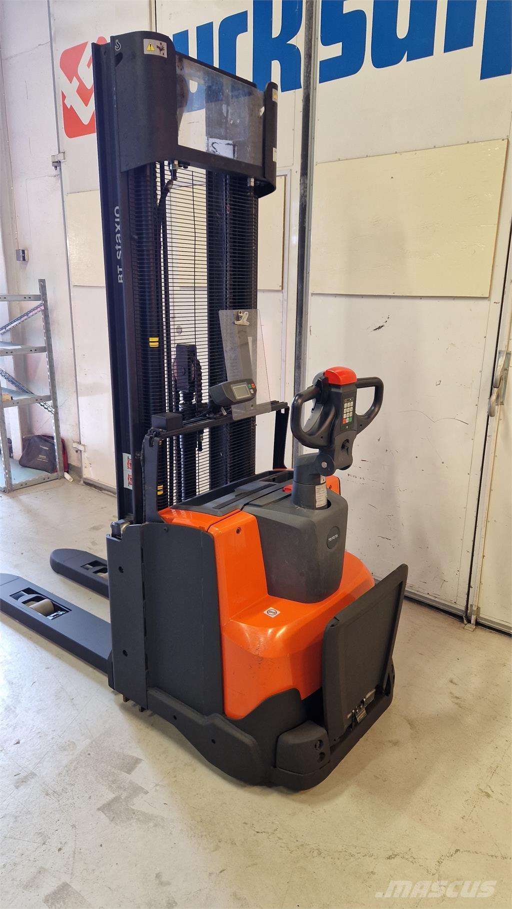 Toyota SWE140L Самоходни товарачи