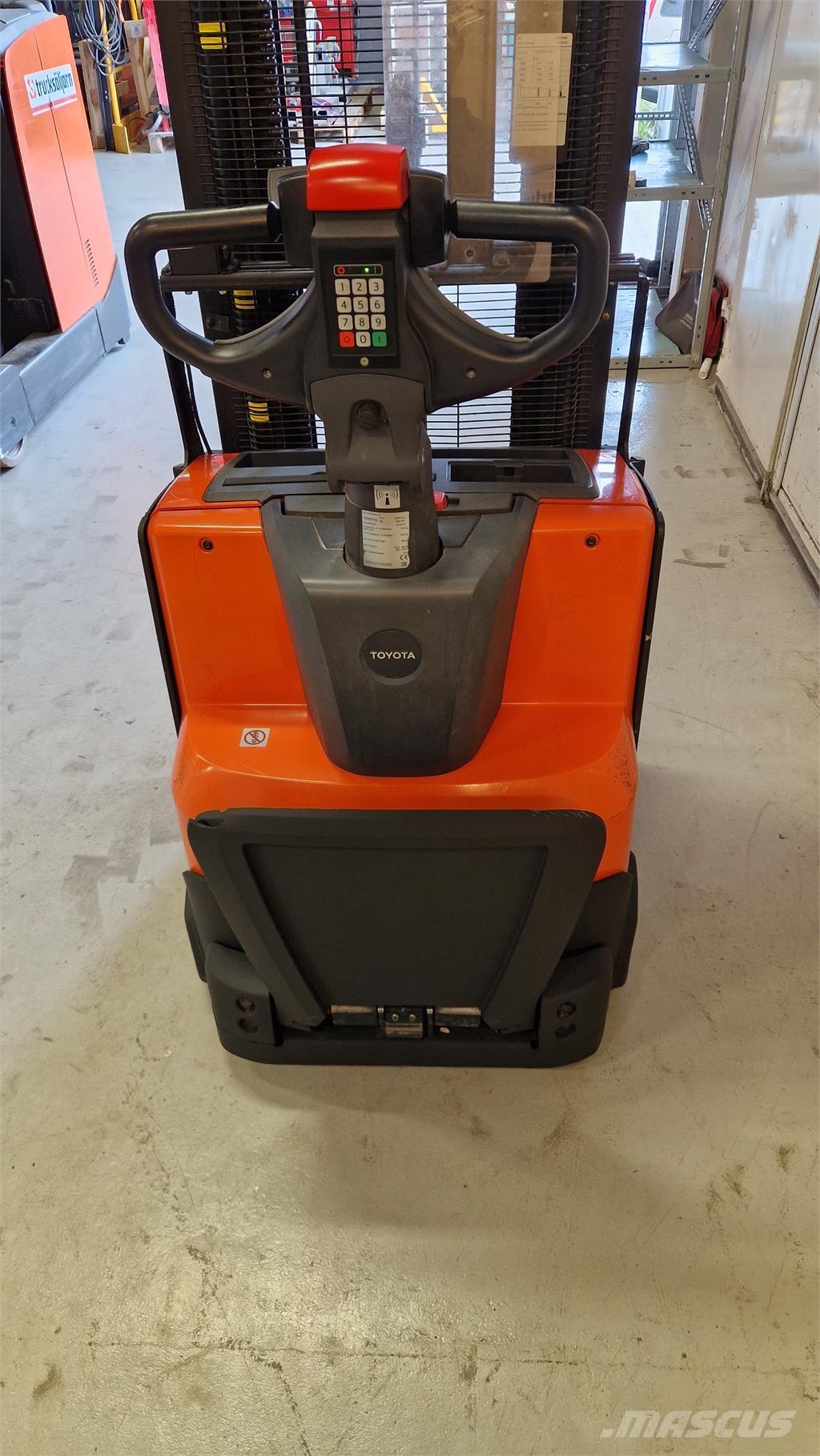 Toyota SWE140L Самоходни товарачи