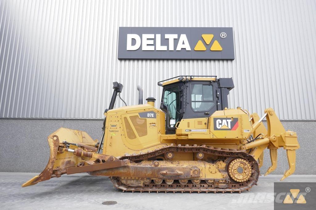 CAT D7E Верижни булдозери
