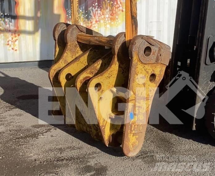 CAT Attache rapide Колесни товарачи