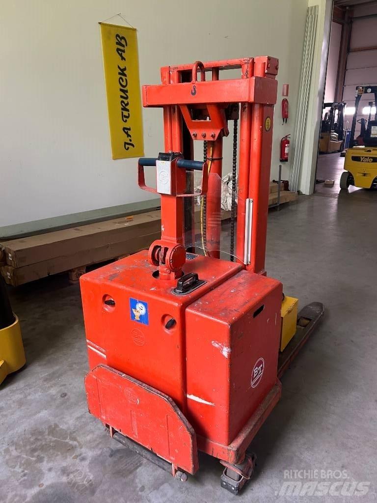 BT LSV1000/7 Колички високоповдигачи с теглич