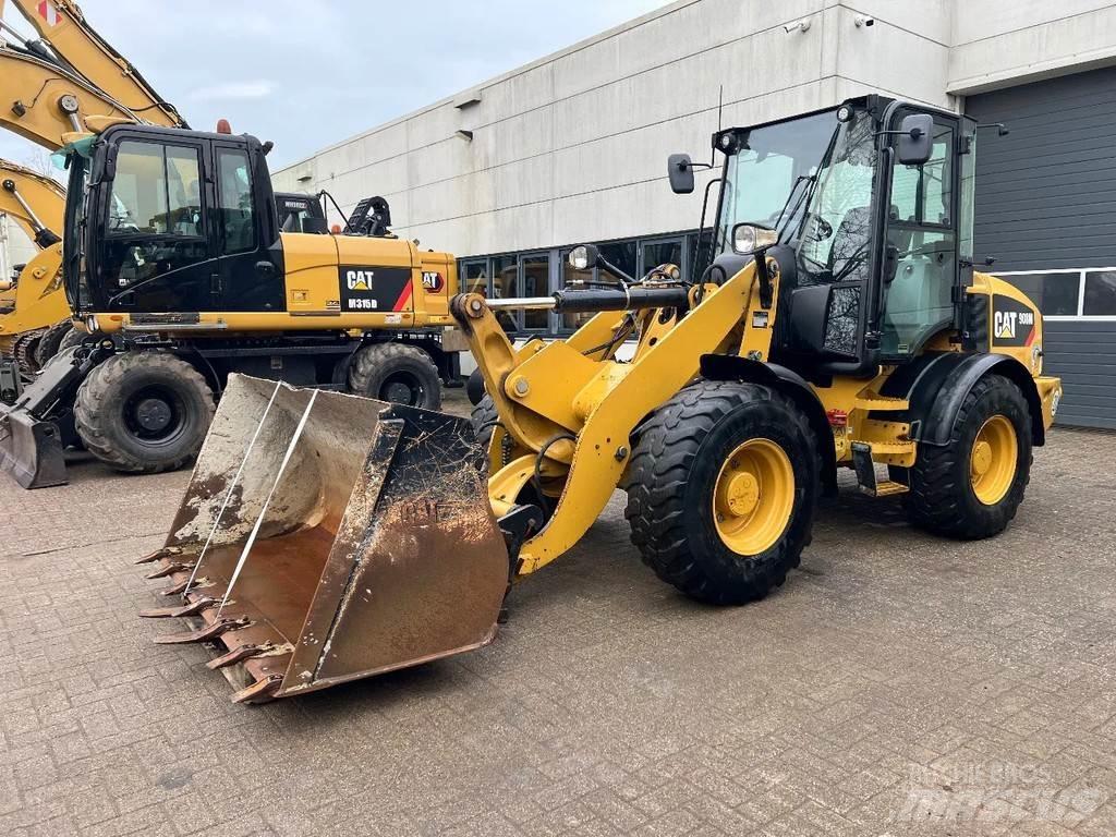CAT 908M Колесни товарачи