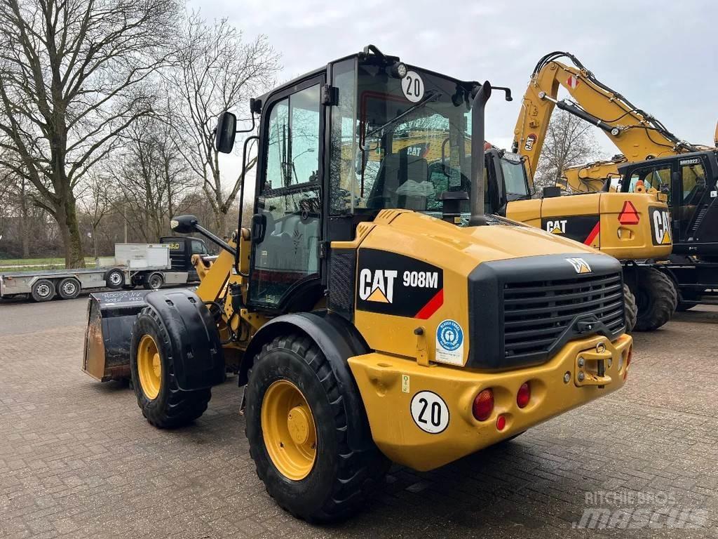CAT 908M Колесни товарачи