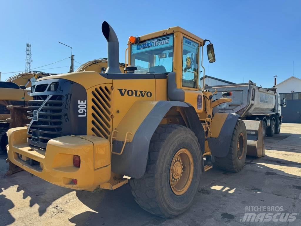 Volvo L 90 E Колесни товарачи