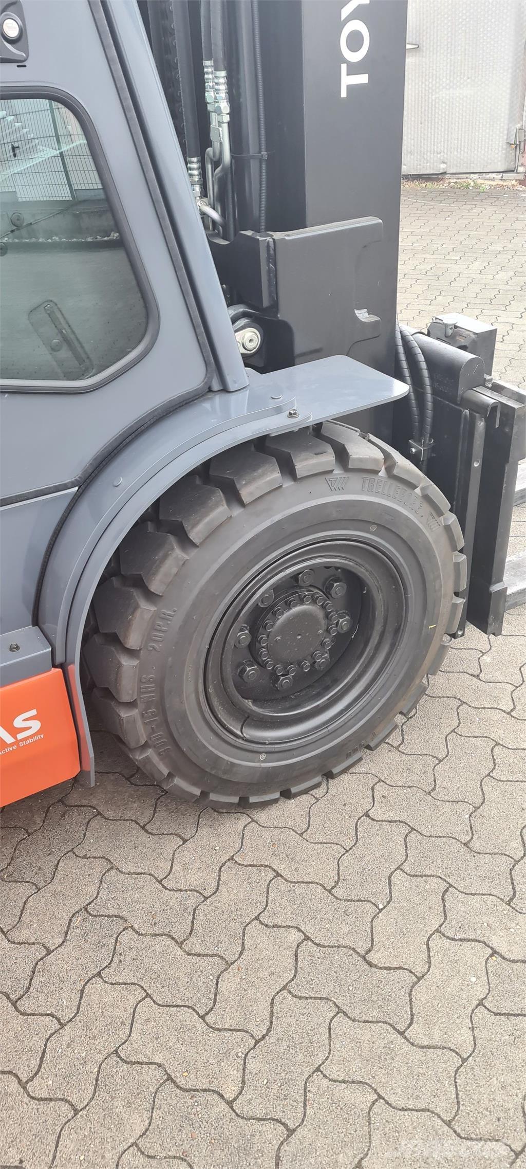 Toyota 40-8FD50N Дизелови камиони