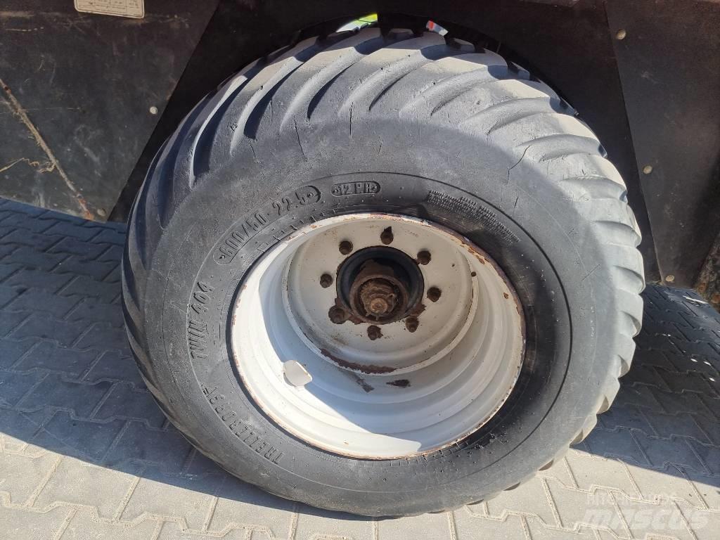 New Holland D 1210 Балопреси квадратни
