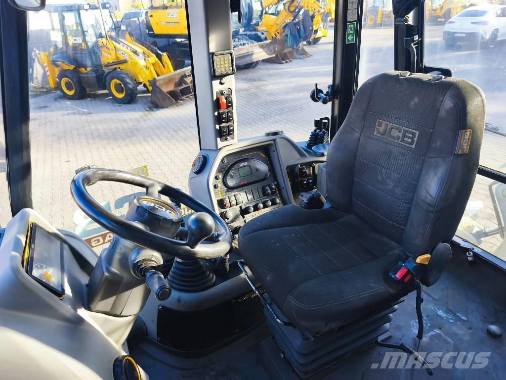 JCB 3CX Compact Товарач със заден ексватор