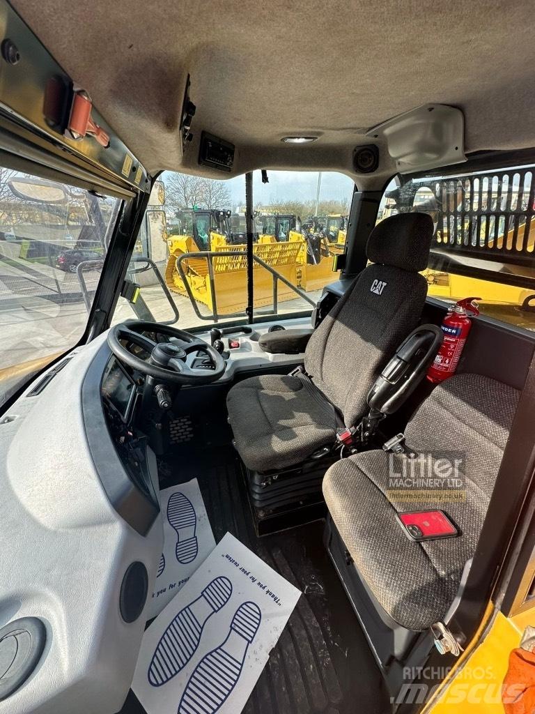 CAT 725C2 Дъмпери/моторни превозни средства